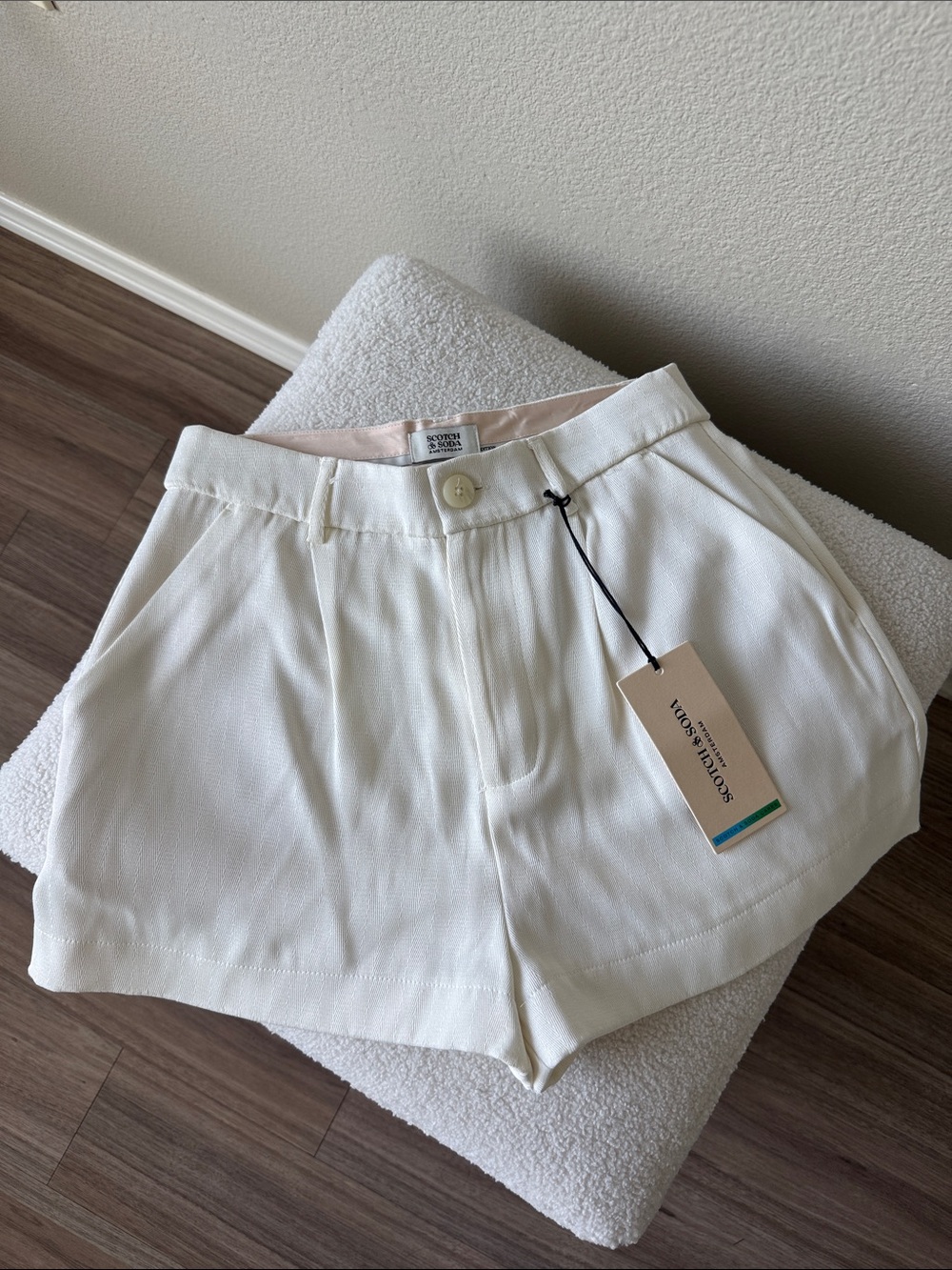 NWT SCOTCH & SODA CREAM SHORTS